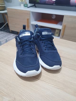 Skechers- Air -Dynamight -T35