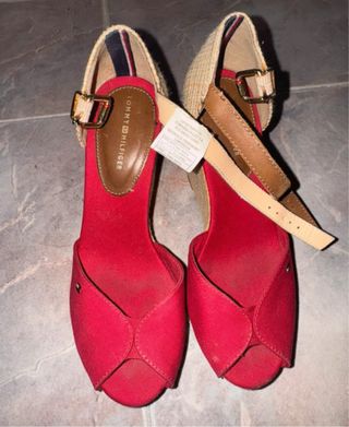 Sandalias Tommy Hilfiger Rojas y Beige
