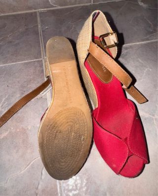Sandalias Tommy Hilfiger Rojas y Beige