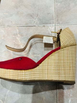 Sandalias Tommy Hilfiger Rojas y Beige