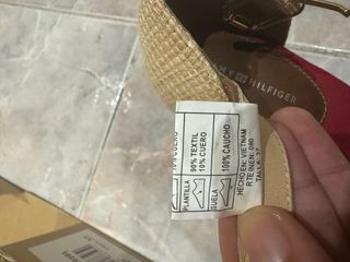 Sandalias Tommy Hilfiger Rojas y Beige