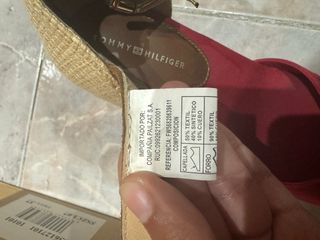 Sandalias Tommy Hilfiger Rojas y Beige