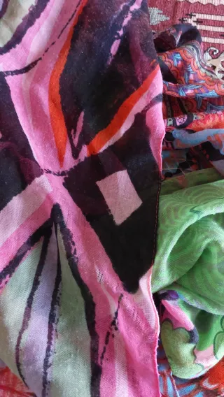 Sciarpa Desigual fantasia floreale tessuto leggero