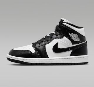 Zapatillas Jordan Air 1 mid Negras y Blancas