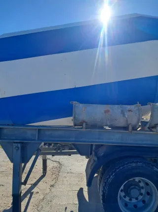 Remolque hormigonera