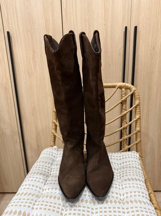Botas Zara estilo cowboy ante marrón