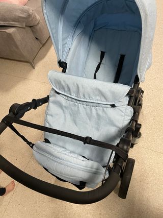 Carro de bebé azul