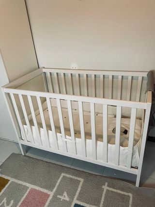 Cuna como nuevo con colchon  y complementos