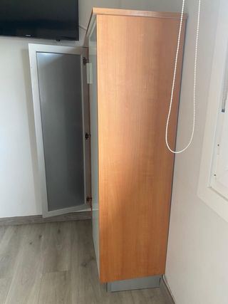 Mobile dispensa in legno e vetro