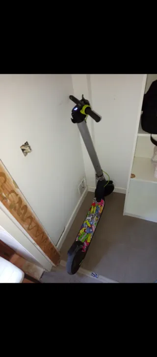 Patinete Eléctrico al 90% la ruedas cargado nuevo