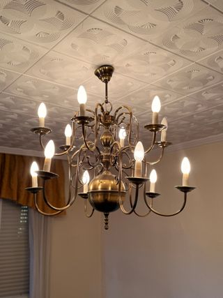 Lámpara de araña clásica dorada