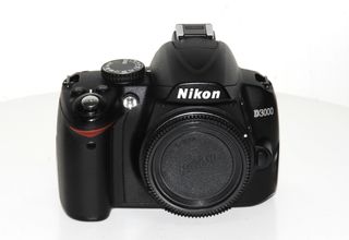 Cámara Nikon D3000 + Batería + Cargador + Funda.