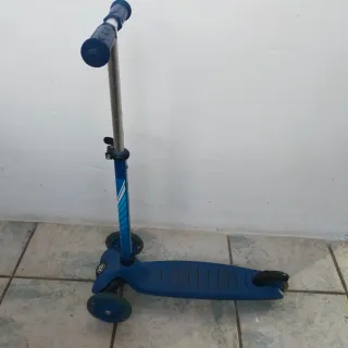 Patinete infantil 3 ruedas azul +Casco infantil