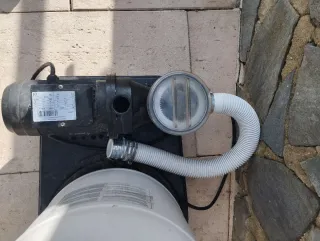 Depuradora Piscina Blanca y Negra