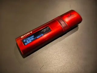 Walkman Sony MP3 NWZ B183F Rojo
