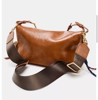 Bolso de hombro marrón