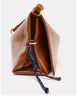 Bolso de hombro marrón