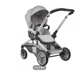 Carrito gemelar con dos sillas de coche