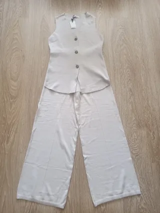 Conjunto Easy Wear chaleco y pantalón beige