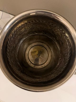 Ciotola lavorata a sbalzo