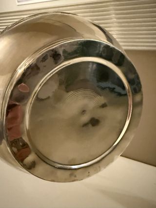 Ciotola lavorata a sbalzo