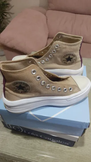 Converse Beige y Morado