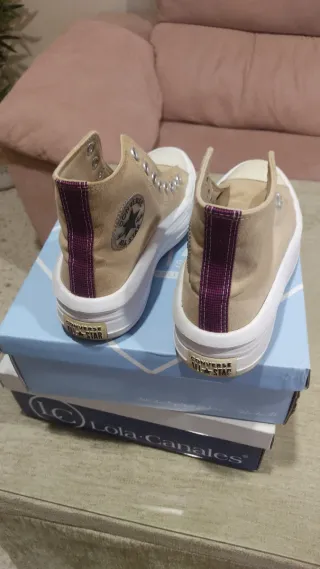 Converse Beige y Morado