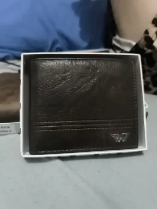 Cartera de piel marrón