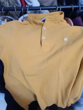 Polo amarillo mostaza cuello mao
