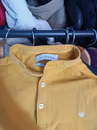 Polo amarillo mostaza cuello mao