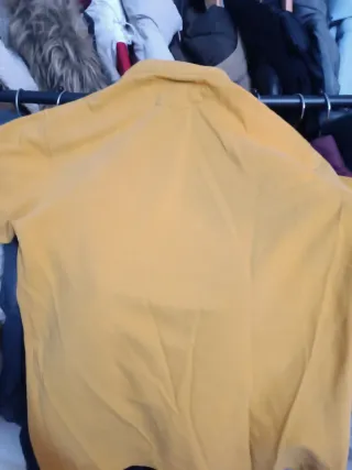 Polo amarillo mostaza cuello mao