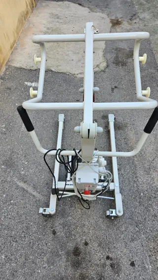 Grua de bipedestacion, para personas de movilidad.