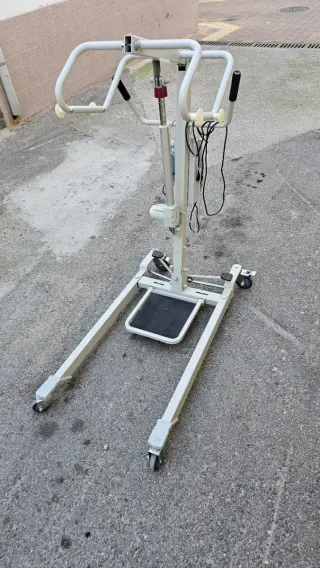 Grua de bipedestacion, para personas de movilidad.