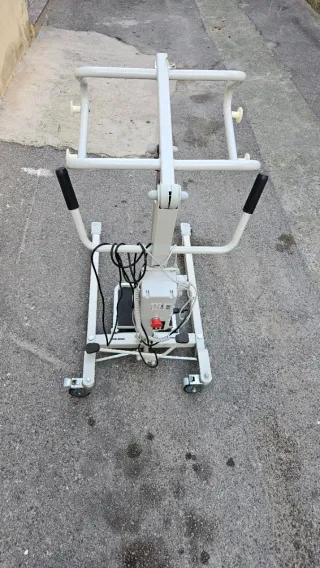 Grua de bipedestacion, para personas de movilidad.