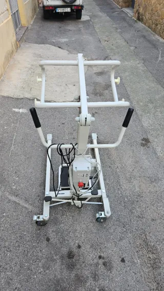 Grua de bipedestacion, para personas de movilidad.