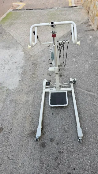 Grua de bipedestacion, para personas de movilidad.