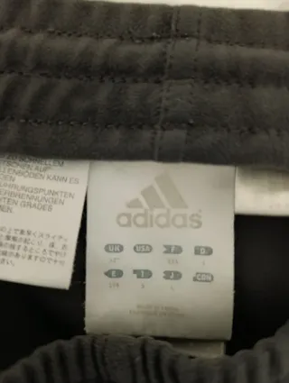 Pantalón Adidas Challenger gris y Naranja