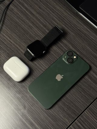 Apple Watch SE 44mm e AirPods Pro