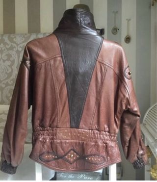 Cazadora de cuero marrón