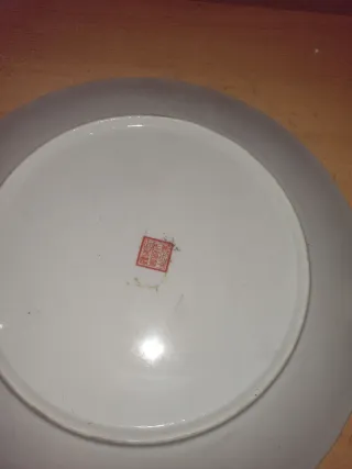 Platos chinos antiguos decorados, dos.