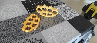 Puños Americanos Cosplay Dorados