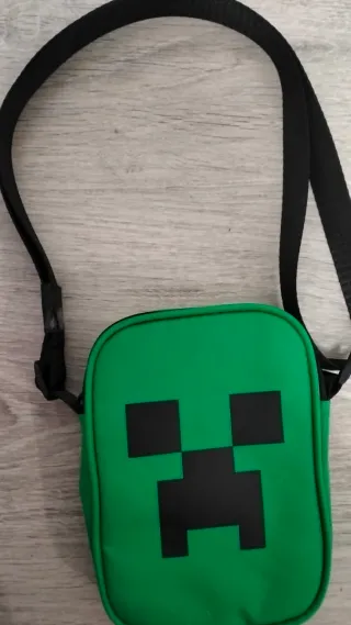 Bandolera verde con cara de Creeper