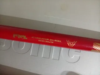 Bastones de senderismo rojos