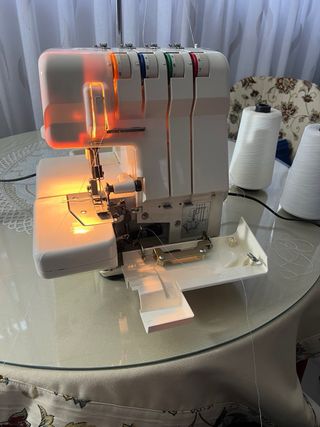 Remalladora Singer 4 hilos