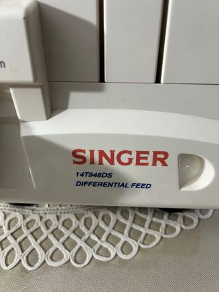 Remalladora Singer 4 hilos