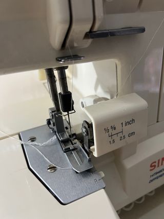 Remalladora Singer 4 hilos