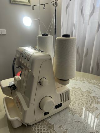 Remalladora Singer 4 hilos