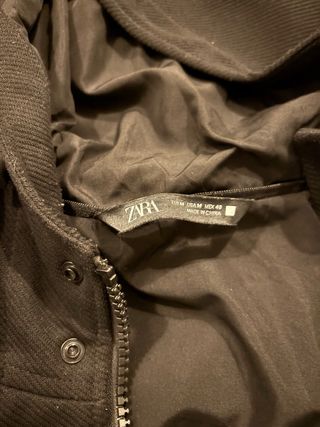 Abrigo Zara Man Negro con Capucha
