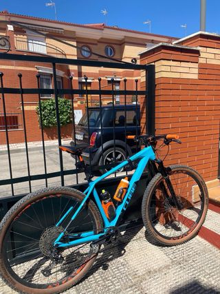 Bicicleta de Montaña CUBE