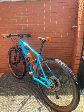 Bicicleta de Montaña CUBE